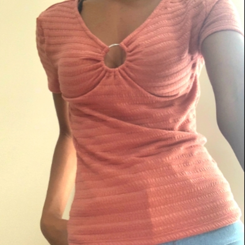 Brown blouse with tight fit